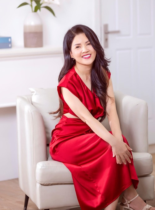 Ở tuổi U50, Ngọc Trinh vẫn trẻ trung, xinh đẹp.