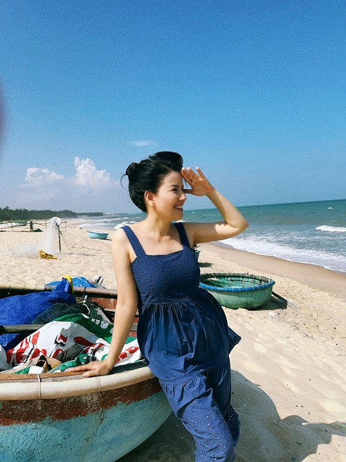 Ngọc Trinh kiệm lời về chuyện tình cảm nhưng thoải mái chia sẻ về công việc.
