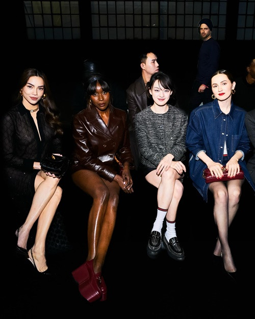 Hà Hồ từng chụp ảnh cùng các ngôi sao Anna Diop, Wen Qi và Maude Apatow.