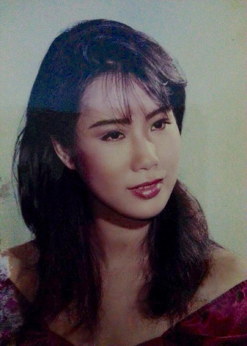 Trịnh Kim Chi sinh năm 1971, là sinh viên khoa diễn viên của Đại học Sân khấu và Điện ảnh TP. HCM (hiện nay), cùng thời với Lý Hùng, Diễm Hương, Quyền Linh, Lê Tuấn Anh, Việt Trinh. Ảnh: Vietnamnet