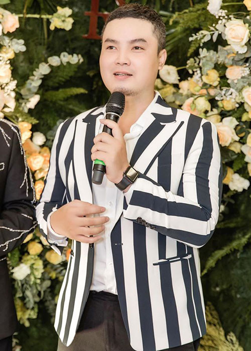 Sau khi Mai Phương qua đời, NTK Đức Vincie thông báo đấu giá chiếc váy cô từng mặc khi catwalk để gây quỹ giúp đỡ tương lai bé Lavie - con gái Mai Phương.