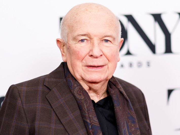 Terrence McNally là một trong những nghệ sĩ quốc tế qua đời vì COVID-19. Ông trút hơi thở cuối cùng ở tuổi 82 tại Mỹ. Sinh thời, ông nhận 4 giải Tony được xem như Oscar nhạc kịch. Truyền thông ca tụng Terrence McNally là thi sĩ của nhà hát Mỹ và là một trong những nhà viết kịch đương đại vĩ đại nhất thế giới. Ảnh: Shutterstock