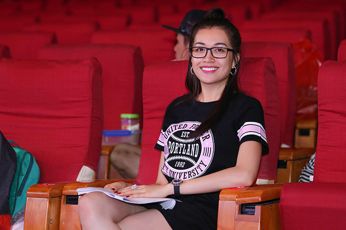 Lệ Hằng trở lại thành phố Nha Trang với tư cách Á hậu 2 cuộc thi Hoa hậu Hoàn vũ Việt Nam 2015 và là MC hậu trường đêm bán kết sắp tới.