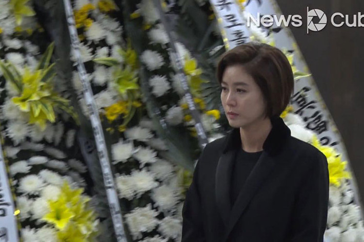 Kim Sung Ryung cũng đến tiễn đưa Kim Joo Hyuk. Ảnh: Newscube