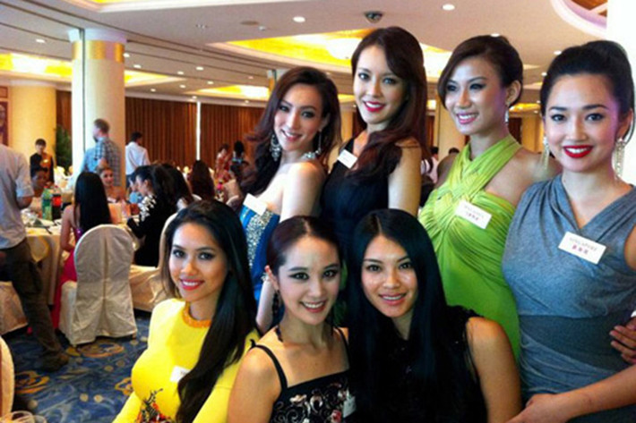 Sau cuộc thi Hoa hậu Hoàn vũ Thế giới 2011, Hoàng My tiếp tục được đề cử thi nhan sắc quốc tế. Cô từng được cấp phép tham gia cuộc thi Hoa hậu Thế giới 2012 diễn ra tại Trung Quốc. Ảnh: Infonet