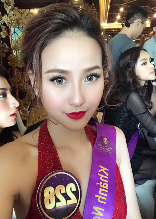 Trước The Face 2016, Khánh Ngân từng tham gia một số cuộc thi nhan sắc. Cô từng lọt top 40 Hoa hậu Việt Nam 2014, top 15 Hoa hậu Hoàn vũ Việt Nam 2015. Năm 2017, Khánh Ngân tiếp tục thử sức mình ở cuộc thi Hoa khôi Du lịch Việt Nam. Ảnh: FBNV