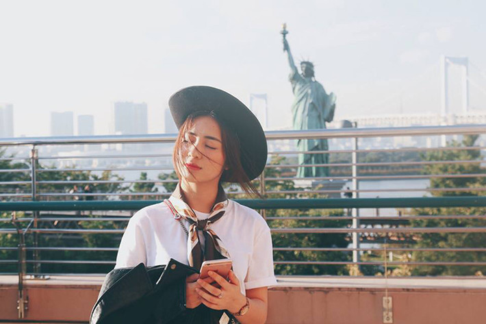 Sau khi chia sẻ về mối quan hệ với Công Phượng, Hòa Minzy bị cư dân mạng ném đá vì cho rằng cô cố tình khơi lại chuyện cũ. Hòa Minzy lập tức khẳng định cô không phải muốn khơi lại, không phải muốn lợi dụng hay trách móc ai mà chỉ muốn kết thúc mọi thứ trong nụ cười. Ảnh: FBNV