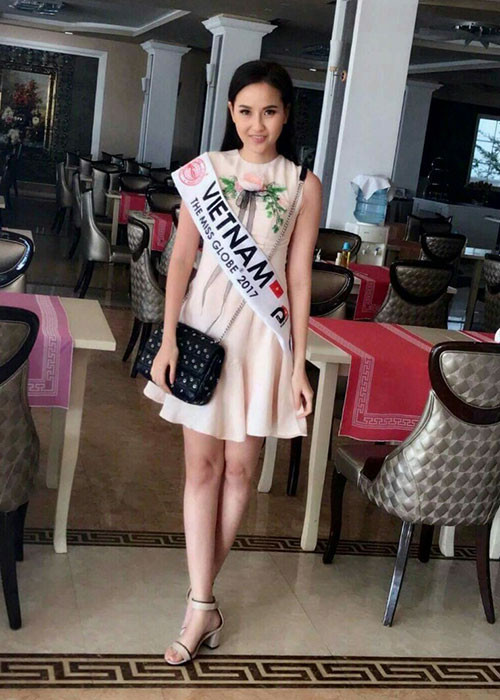 Tháng 10/2017, học trò Phạm Hương bất ngờ xác nhận tham gia cuộc thi Hoa hậu Hoàn cầu trước khi chinh chiến Hoa hậu Du lịch Quốc tế (Miss Tourism Queen Internaitonal). Ảnh: ERM Vietnam