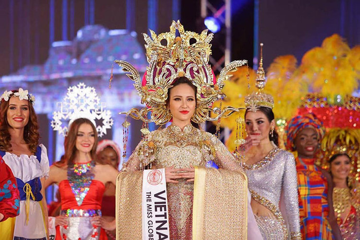 Trước khi đăng quang Hoa hậu Hoàn cầu 2017, Khánh Ngân The Face đã giành vương miện cuộc thi Hoa khôi Du lịch Việt Nam 2017. Ảnh: ERM Vietnam