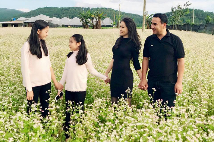 Vợ chồng sao Việt Quyền Linh - Dạ Thảo cùng các con và người thân du lịch Đà Lạt.