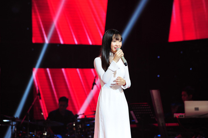 Thời điểm tham gia The Voice 2015, Bảo Uyên 16 tuổi. Tại cuộc thi, cô gái gốc Đà Lạt không chỉ thu hút bởi vẻ ngoài xinh đẹp mà còn tạo ấn tượng với giọng hát trong trẻo, cao vút. Ảnh: VTV