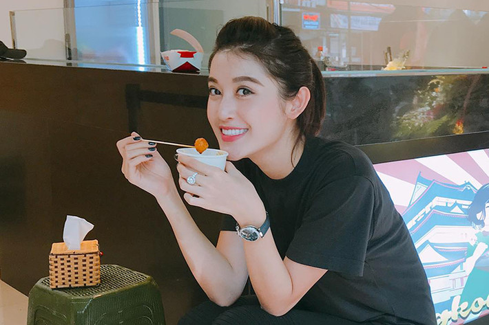 Hot Face sao Việt 24h: Á hậu Huyền My chia sẻ hình ảnh vui vẻ đi ăn uống ở Hải Phòng.
