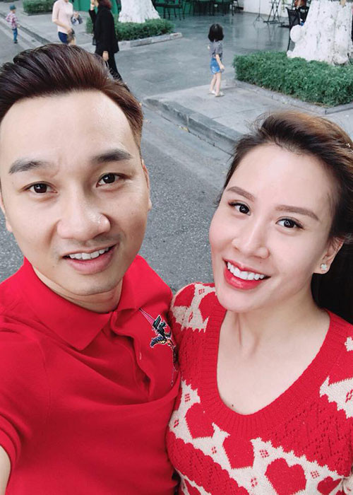 Vợ chồng MC Thành Trung - Ngọc Hương tận hưởng ngày bình yên bên nhau.