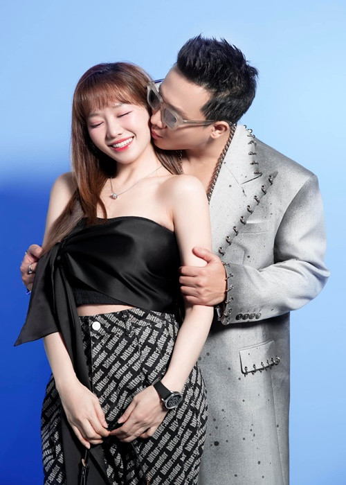 Hari Won hài hước chia sẻ, mọi người đến xem concert để ngắm 30 anh trai còn cô đến xem anh trai thứ 31.