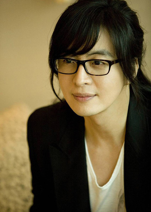 Tháng 4/2018, Park Soo Jin hạ sinh con gái thứ hai. Thông qua đại diện, Bae Yong Joon cho biết anh rất hạnh phúc khi gia đình có thêm thành viên mới.