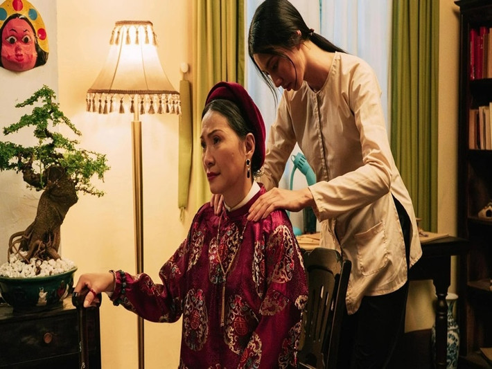 Diễn xuất của Thùy Tiên gây chú ý. Nhiều khán giả nhận xét, nàng hậu thể hiện tốt ở phần cuối của phim. Ảnh: Znews.