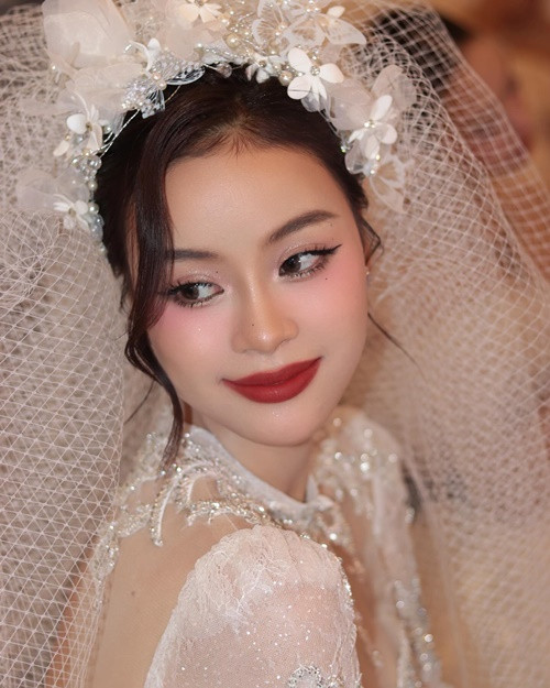 Đào Hiền được biết đến là em gái của Đào Hà.