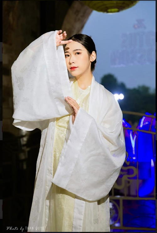 Quý Lan ấn tượng với dự án Đem điện lên bản của Hoa hậu Đỗ Mỹ Linh. "Đây là một dự án nhân ái mình thấy rất tâm đắc, được nhìn thấy niềm vui và hình ảnh những bà con vùng núi có điện làm mình xúc động. Hình ảnh đó đã thôi thúc mình phải làm một việc gì đó có ý nghĩa với cuộc sống", Quý Lan cho hay.
