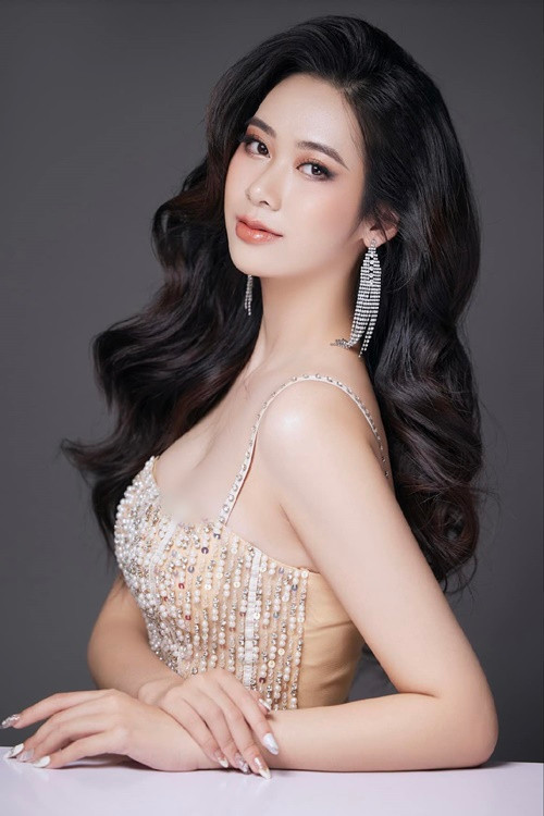 Cô gái đến từ Cao Bằng có học vấn được đánh giá cao. Theo Znews, Quý Lan từng đạt một số giải thưởng trong các kỳ thi học sinh giỏi tại trường trung học phổ thông. Hiện tại, cô học Đại học Ngoại thương Hà Nội.