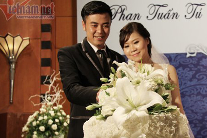 Năm 2012, MC Tuấn Tú làm đám cưới với Thanh Huyền. Cô dâu sinh năm 1984, bằng tuổi chú rể. Ảnh: Vietnamnet