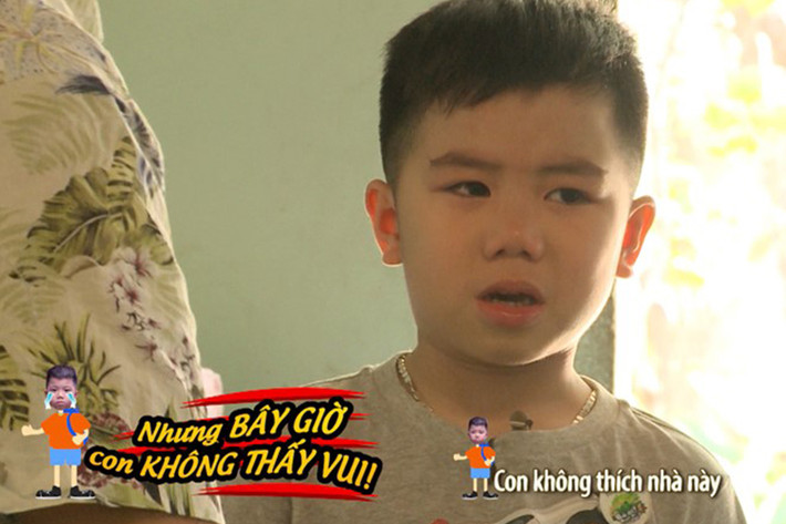 Con trai diễn viên Hải Anh - bé Híp rất hay khóc khi bắt đầu tham gia chương trình. Vốn được bố mẹ rất cưng chiều nhưng trải qua nhiều thử thách, bé Híp ngày càng trưởng thành, mạnh mẽ hơn. (Ảnh: BTC)