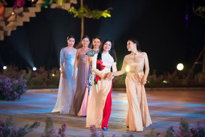 Ở tuổi 48, Thu Hà trông khá trẻ trung so với tuổi thật. Theo nữ diễn viên, cô không có bí quyết giữ gìn sắc đẹp mà chỉ sống thuận theo tự nhiên và luôn cố gắng quên đi những khó khăn trong cuộc sống. (Ảnh: Lê Chí Linh)