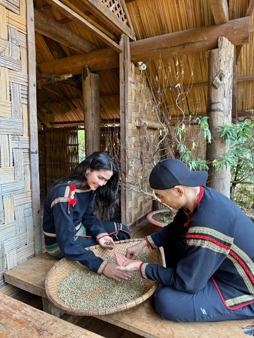 Vợ chồng H'hen Niê sống trong căn hộ ở TP HCM, thi thoảng về Đắk Lắk thăm gia đình.