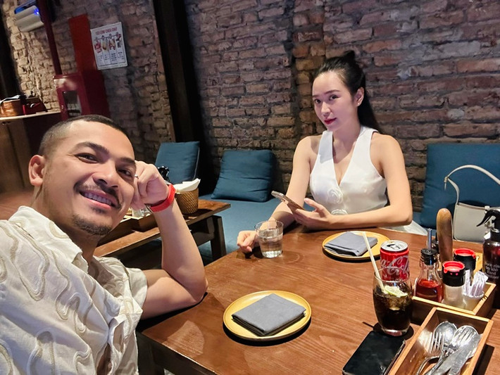Kim Oanh và Vũ Tuấn Việt đang tận hưởng cuộc sống vợ chồng son ngọt ngào.