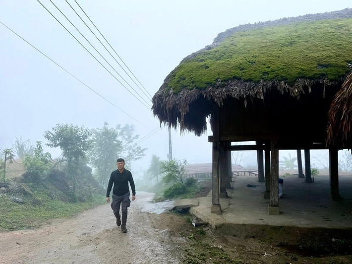 Quang Minh nhận lỗi nhưng khẳng định không lợi dụng niềm tin của khán giả vì lợi ích cá nhân. Anh bày tỏ: “Tôi không trốn tránh, cũng không đổ lỗi. Nhưng tôi mong được lắng nghe và được hiểu rằng tôi chưa bao giờ có chủ đích lợi dụng niềm tin của khán giả vì lợi ích cá nhân. Nếu có điều gì khiến mọi người thất vọng, thì đó chính là sự thiếu cẩn trọng trong việc chọn lựa những gì mình đồng hành. Tôi coi đó là một bài học sâu sắc và có phần cay đắng". Ảnh: FB Quang Minh.