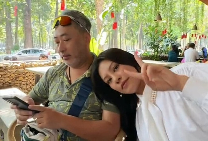 Trước khi là một cặp, Bùi Lan Hương và đạo diễn Quang Dũng chưa từng công khai hay để lộ thông tin hẹn hò với bất kỳ ai. Ảnh: FB Bùi Lan Hương.