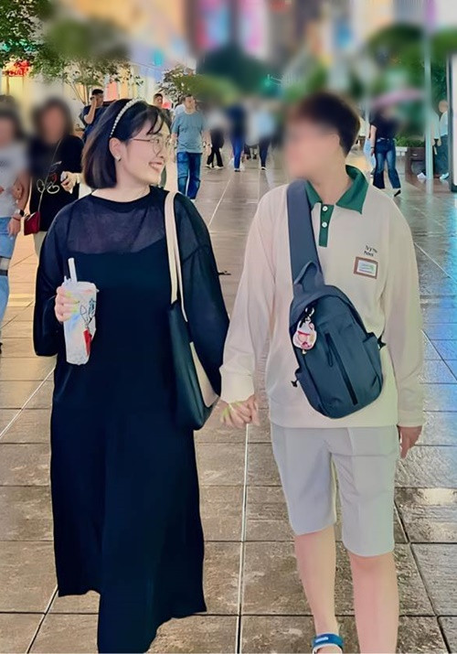 Thiện Nhân và người yêu đồng giới thường xuyên đi du lịch trong và ngoài nước.