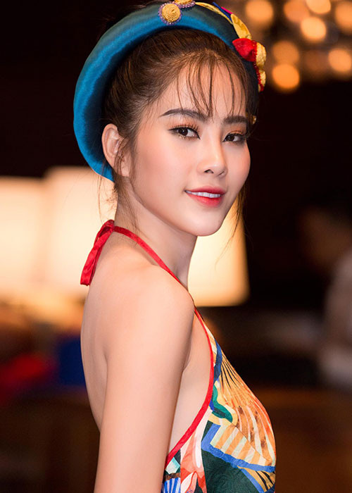 Người đẹp sinh năm 1996 thừa nhận cô rất đau khổ vì Trường Giang.