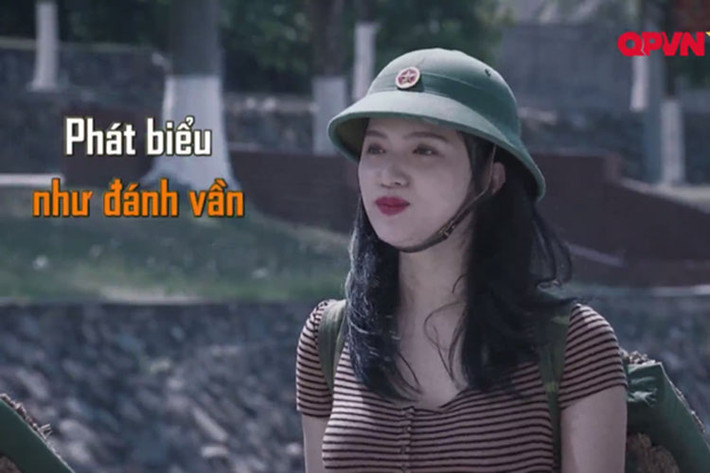 Hình ảnh Hương Giang tỏ ra nghiêm túc nhưng lại bị nhắc nhở. Ảnh: Người đưa tin
