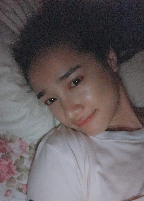 Khi không son phấn, da mặt của Nhã Phương vẫn căng bóng, mịn màng.