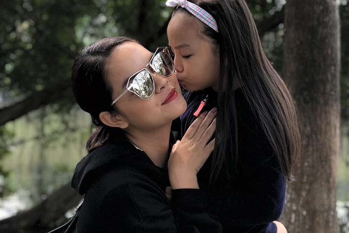 Phạm Quỳnh Anh chia sẻ về con gái đầu lòng: “Còn chưa biết lớp 1 là gì mà đã thích đi chơi hơn đi học, thích làm người mẫu, MC, diễn viên, ca sĩ, vũ công, bác sĩ, cô giáo”.