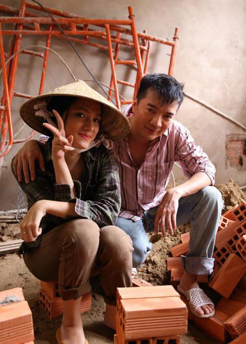 Hot Face sao Việt 24h: Đàm Vĩnh Hưng gọi Hương Giang Idol là vợ cũ. Trước đây, tham gia diễn xuất trong MV của Mr Đàm, Hương Giang đóng vai người vợ.