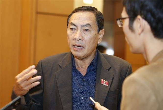 Đại biểu Phạm Văn Hòa (Đồng Tháp): "Hành động uống rượu bia, sử dụng chất kích thích khi tham gia giao thông rồi gây tai nạn chết người là tội giết người chứ không phải là hành động bất khả kháng. Nên giáo dục, truyên truyền, xử phạt hành chính, phân chia các mức xử phạt: xử phạt lần đầu, xử phạt lần hai hoặc tước bằng lái xe vĩnh viễn".
