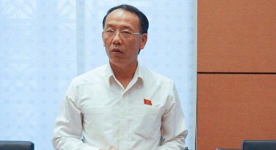 Đại biểu, Thiếu tướng Sùng A Hồng (Điện Biên): “Những vụ lái xe sử dụng rượu bia điều khiển phương tiện giao thông gây tai nạn thảm khốc, hậu quả xảy ra khôn lường. Tôi cho rằng, thời gian tới có chế tài. Tôi đã nghiên cứu ở một số nước, sử dụng rượu bia điều khiển phương tiện tham gia giao thông là vi phạm hình sự. Cho nên đến một lúc nào đó, xã hội phát triển, văn minh thì nên quy định sử rượu bia điều khiển phương tiện tham gia giao thông là pháp luật hình sự".