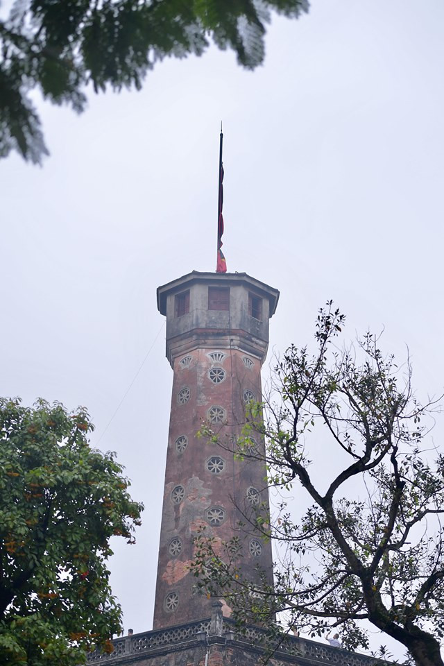 Tại cột cờ Hà Nội.