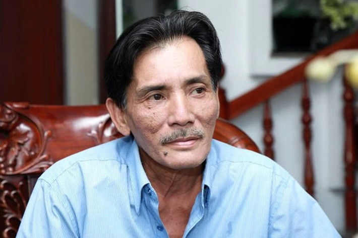 Thương Tín từng sống chung với nữ ca sĩ vũ trường Hồng Nhung trong 10 năm. Nam diễn viên chia tay sau khi Hồng Nhung bí mật phá bỏ thai nhiều lần trong khi Thương Tín rất muốn có con. Ảnh: Sức Khỏe Đời Sống.