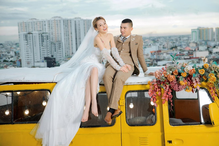 Về phần mình, sau chia sẻ của Ngân 98, Lương Bằng Quang viết trên trang cá nhân: “Chả ai tự chê mình xấu cho đến khi họ đã thật sự tốt hơn, ngay cả một đứa nhỏ chưa ra đời cũng sẽ mong muốn được ra đời trong một gia đình sung túc và có ngoại hình khôi ngô tuấn tú (đừng nói bạn chưa từng có mơ ước này). Tôi nghĩ cho con trong tương lai nên Quang muốn chủ động lựa chọn giống. Hiện tại chỉ là sự tưởng tượng, chưa thực hiện, tuyệt đối không nên bắt chước”.