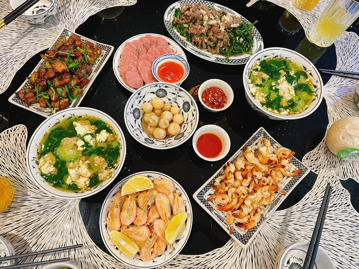Phương Oanh nấu ăn cho Shark Bình kể từ khi cả hai gắn bó.
