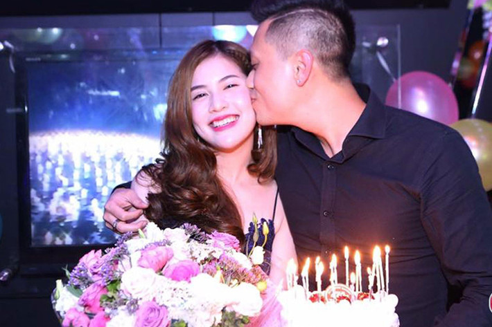 Khi Trần Hương mang bầu, Việt Anh cho biết, cô phải chịu nhiều thiệt thòi bởi sắp có con nhưng vẫn chưa được tổ chức đám cưới vì công việc bận rộn.