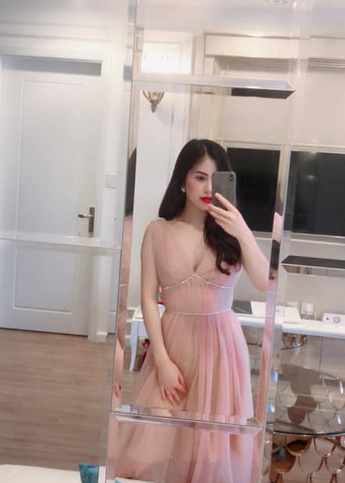 Nhiều bạn bè động viên Trần Hương mạnh mẽ sau khi ly hôn.