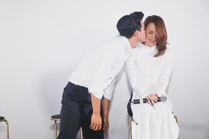 Cả hai bị đồn bén duyên sau khi đóng chung MV "Đừng hỏi em" và bộ phim điện ảnh "Chị trợ lý của anh". Ảnh: Vietnamnet