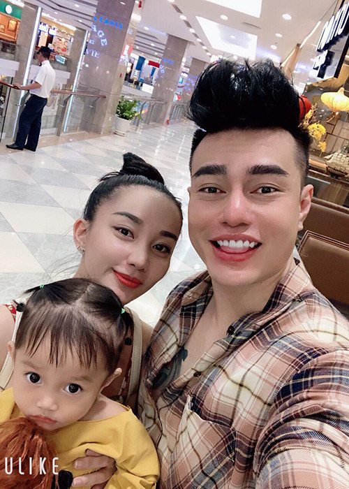 Quỳnh Anh rất hiểu chồng nên Lê Dương Bảo Lâm không sợ vợ ghen khi anh làm việc với những đồng nghiệp khác giới xinh đẹp.