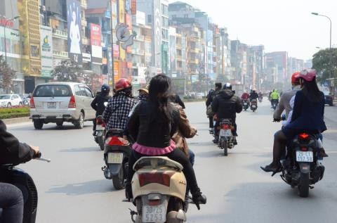 Tham gia giao thông không đội mũ bảo hiểm có lẽ là hành vi vi phạm phổ biến nhất.