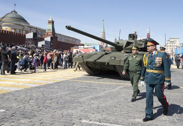 Ưu điểm của lớp giáp bảo vệ chính của siêu tăng Armata là có trọng lượng nhẹ, nhờ các kỹ sư người Nga đã phát triển một loại thép đặc biệt có độ bền hơn các loại thép được sử dụng trước đây.