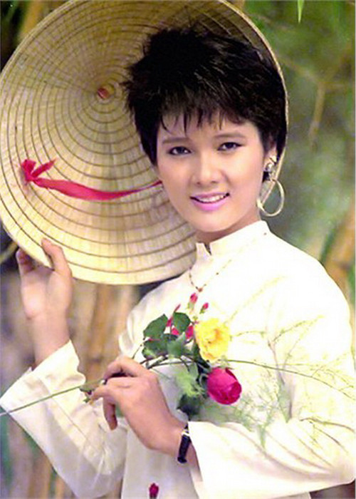 Kiều Khanh sinh năm 1969, đăng quang cuộc thi Hoa hậu Áo dài Việt Nam 1989. Ảnh: Zing