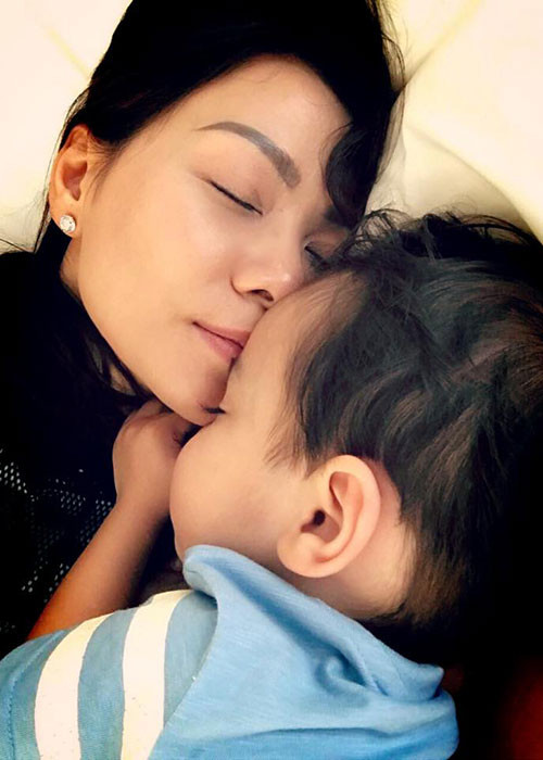Bé Gấu là con trai của Thu Minh và doanh nhân người Hà Lan Otto. Nhóc tì lai Tây nhà sao Việt này hiện vẫn được giữ kín hình ảnh.
